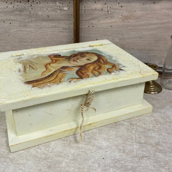 Small unique upcycled wood chest for jewelry and letters_ Home decoration - Picture 5 of 6